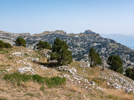 Le Mont Aiguille derrière les Rochers du Parquet, sept. 2019