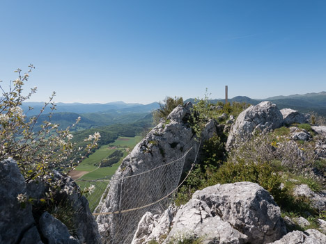 Accès à la croix de la Roche des Arnauds